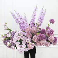 Lila Hyazinthe Rose Hortensie Calla-Lilie Künstliche Seiden-Hochzeits-Hintergrunddekoration Hängende Blumenreihe Geburtstags-Party Bühnen-Bodendekoration