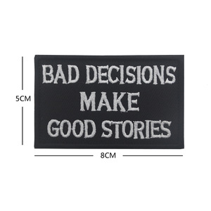 Toppa in tessuto ricamata rettangolare in tela ecologica con testo in inglese: Bad Decisions Make Good Stories - Product Image 2