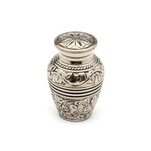 Special <b>Hand</b> Pounded Tuscan Urn Hot Selling New Design Fancy Ashes Urn Handcrafted <b>Cast</b> Brass Fancy Keepsake Jar - Product Image 1