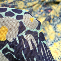 Tissu imprimé numérique feuilles et fleurs 100 % polyester, respirant, léger et écologique, idéal pour robes et vêtements pour filles - Grande Vente
