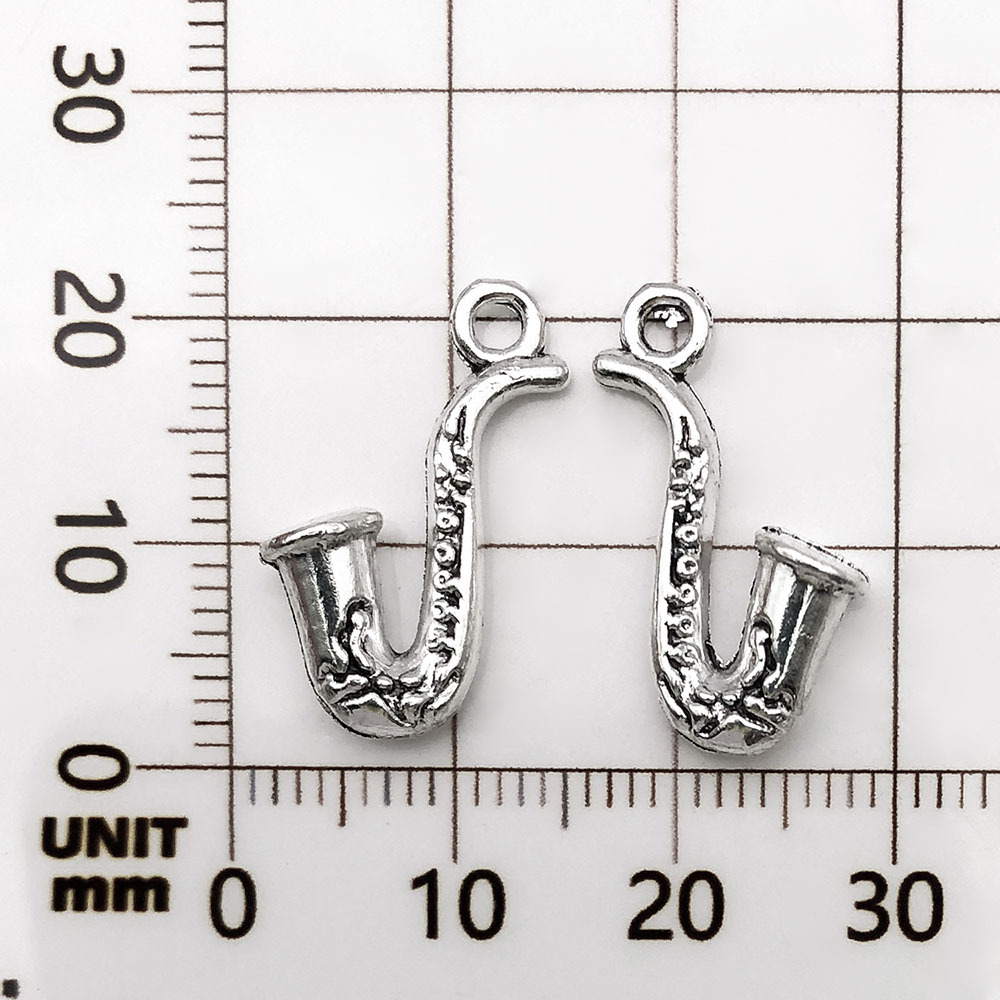 1 saxophone musical en argent antique - 1,5g - 16*24mm - 9164