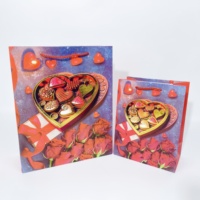 Sacs cadeaux en papier pour la Saint-Valentin avec poignées torsadées, sacs fourre-tout en papier imprimés cœur de rose romantique, emballage pour cadeaux d'amoureux, emballage pour les fêtes