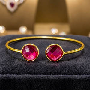 กำไลข้อมือประดับพลอยสีชมพูชุบทอง 14K รุ่น Gem Duo สำหรับผู้หญิง - ดีไซน์ทันสมัยจากสแตนเลสสตีล - Product Image 2