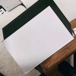 Tùy chỉnh Debossed logo sang trọng ưa thích cứng nhắc bao bì giấy hình dạng cuốn sách nam châm đóng cửa Hộp quà tặng - Product Image 2