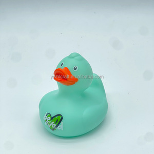 Canard de <span class=keywords><strong>bain</strong></span> en caoutchouc flottant HLC personnalisé avec logo, bleu et rose, pour bébé, cadeau promotionnel estival - Product Image 5
