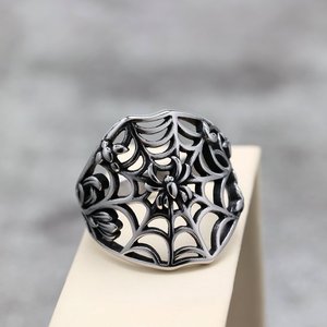 Anillo Unisex de Acero Inoxidable Estilo Vintage yunnique, Diseño de Telaraña, Regalo de Halloween, Joyería Retro con Patrón de Insectos - Product Image 1