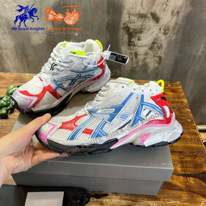 รองเท้าผ้าใบแฟชั่นคุณภาพสูงสำหรับผู้ชายและผู้หญิง ดีไซน์หนา วัสดุโพลียูรีเทนและเส้นใยโพลีเอสเตอร์ เหมาะสำหรับเล่นกีฬา เดินเล่น และสวมใส่ลำลอง - Product Image 2