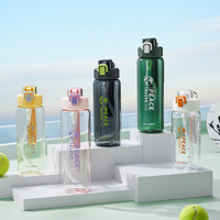 Bouteilles d'eau de sports de plein air de Yiben avec la couleur faite sur commande transparente de paille et la bouteille en plastique de gymnase de logo avec la courroie