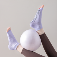 Nouvelles chaussettes de yoga et de Pilates pour femmes 2026, à bout ouvert, courtes, personnalisées, authentiques, à 5 doigts, respirantes, anti-humidité, en mélange de coton, antidérapantes et douces