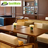 Ensemble de table et de chaises de restaurant en bois massif traditionnel avec options personnalisables, design rond durable