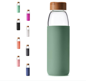 Bán buôn tùy chỉnh 18OZ cao Borosilicate Chai Nước Thủy Tinh BPA-FREE Non-Slip Silicone tay áo với nắp tre - Product Image 1
