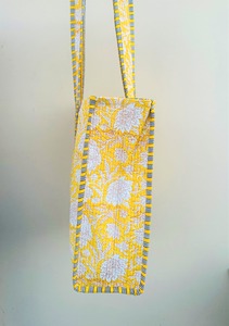 Bolso tote acolchado de algodón amarillo, bolso de hombro ecológico de algodón con cierre de cremallera, bolso de hombro hecho a mano - Product Image 3