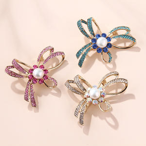 Lujosos broches de aleación chapados en perlas para mujer, accesorio perfecto para bolsa de <span class=keywords><strong>regalo</strong></span> de compromiso para fiesta de boda - Product Image 2