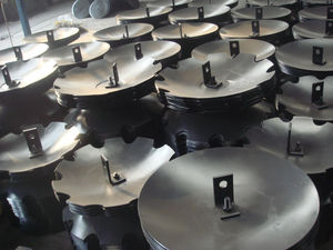 Arado de grada de discos de alta resistencia para equipos de tractores agrícolas de 36 cuchillas - Product Image 5