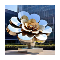 Sculpture sphérique moderne en acier inoxydable poli sur mesure avec forgeage à la main pour décoration extérieure