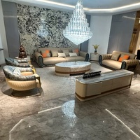 Italienisches Luxus-Sofa aus Echtleder mit Schnallen- und Muscheldesign für Wohnzimmer und Heim
