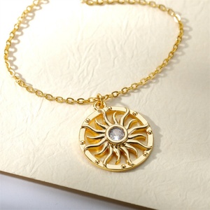 Collier pendentif rond en forme de fleur de soleil, plaqué or fin, avec diamants, bijoux tendance - Product Image 3