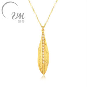 Pendentif feuille orné de diamants en or jaune 18 carats unisexe Collection automne libre exquise pour mariages fêtes fiançailles Strand - Product Image 1