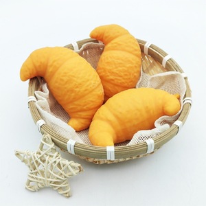 ของเล่นครัวซองต์บีบคลายเครียด จินแคน โนเวลตี้ สำหรับเด็กผู้หญิง พร้อมดนตรี ของเล่นยอดนิยมสำหรับบีบเล่นและคลายเครียด - Product Image 4