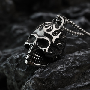 Yunnique – collier avec pendentif tête de mort en acier inoxydable pour hommes, Style Hip Hop Punk, design géométrique, asymétrie, bijoux à la mode - Product Image 2