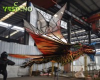 Modelo de dragón basado en personajes de película realista en silicona esponja hecha a medida para presentaciones temáticas en interiores centros comerciales públicos