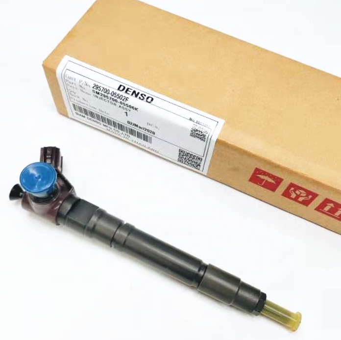 Original Diesel Common Rail Fuel Injector 23670-0E010 295700-0550  23670-0E020 295700-0560  For Toyota Hilux 1GD
