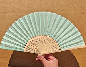 Éventail en Soie Personnalisé avec Impression et Gravure, Cadeau de Mariage Personnalisé avec Nom - Product Image 6