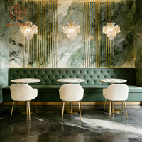 Ensemble de mobilier de restaurant et café : banquette et table rondes en marbre, chaise et table