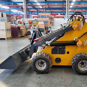 Envío Gratis: Minicargadora Compacta de 5 Toneladas con Orugas, Cucharón Hidráulico para Remoción de Nieve, Construcción Agrícola, OEM, Alto Flujo - Product Image 1