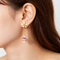 Anting-anting panjang model rantai bunga putih kelinci kecil, berbahan enamel keramik tiga dimensi LBT, imut, untuk wanita, terbuat dari logam campuran.