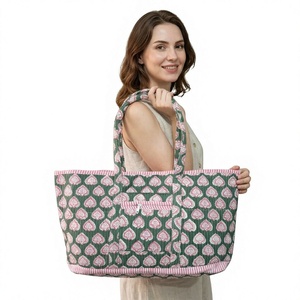Sacs fourre-tout matelassés en coton faits main de la meilleure qualité, imprimés indiens, avec fermeture magnétique, pour le shopping, les voyages, les courses et l'usage quotidien - Product Image 1
