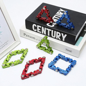 2024 nouveauté jouet <span class=keywords><strong>Anti</strong></span>-<span class=keywords><strong>Stress</strong></span> soulagement portable métal allié Triangle soulagement du <span class=keywords><strong>Stress</strong></span> jouets créatifs - Product Image 2