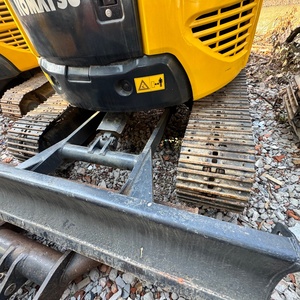 Excavatrice sur chenilles Komatsu PC35 d'occasion, presque neuve, importée du Japon, pour usage agricole et domestique, 3 tonnes, prête à l'emploi - Product Image 4
