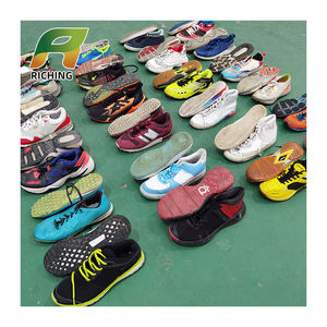 Bales de vêtements d'occasion sélectionnées, chaussures de sport de marque usagées - Product Image 1