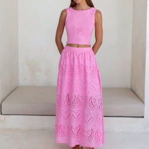 Conjunto de Dos Piezas: Top Sin Mangas con Cuello Redondo y Vestido Bordado con Aberturas, Diseño de Fábrica, Vestido de Rayón de Alta Calidad - Product Image 2