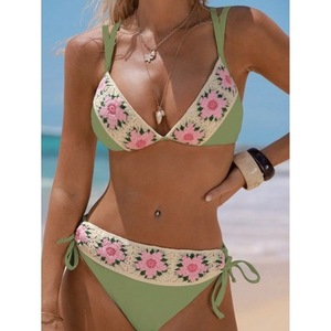 Traje de baño bikini sexy con cuello halter, estilo patchwork a cuadros con estampado floral, informal, para vacaciones de verano en la playa, estilo europeo y americano. - Product Image 1
