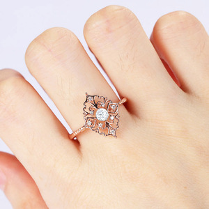 Anello da Donna con Zirconi Intarsiati a Forma di Rombo, Gioiello Delicato per Uso Quotidiano, Souvenir da Viaggio, Regalo per Feste - Product Image 5