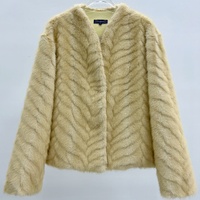 Veste Courte Femme en Fausse Fourrure Texturée Minimaliste, Douce et Chaude, à Col Ouvert, Taille et Couleur Personnalisables, Vente en Gros