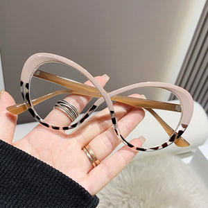 2024 nouveauté vente chaude <span class=keywords><strong>photochromique</strong></span> couleur changeante femmes PC cadres <span class=keywords><strong>photochromique</strong></span> anti bleu <span class=keywords><strong>verre</strong></span> <span class=keywords><strong>optique</strong></span> - Product Image 4