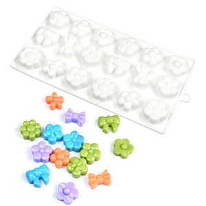 Molde de Silicona YS de 18 Cavidades con Forma de Flor y Lazo para Chocolate, Mousse, Postres Franceses y Repostería, Ideal para San Valentín - Product Image 5