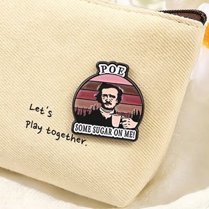 Spilla smaltata Edgar Allan Poe Some Sugar On Me, spilla <span class=keywords><strong>a</strong></span> tema humor letterario scuro per appassionati di letteratura, decorazione per zaino e giacca, regalo - Product Image 2