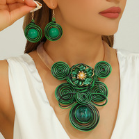 Meilleures ventes 2026 : Parures de bijoux pour femmes en alliage de zinc, plaqué or, avec grand collier floral, orné de cristaux exagérés, collection mode estivale