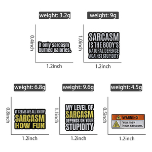 Broche de esmalte con la frase 'Advertencia: Puedes escuchar sarcasmo', 'Mi nivel de sarcasmo depende de <span class=keywords><strong>tu</strong></span> estupidez', insignia para solapa de ropa, regalo de joyería - Product Image 1