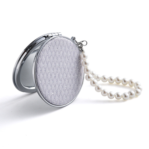 Miroir pliable rond recouvert de tissu avec chaîne en fausses perles, mini miroir de maquillage portable de poche, logo personnalisé - Product Image 6
