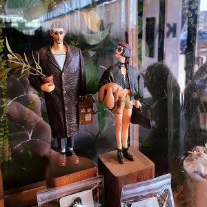 Este asesino no es demasiado frío decoraciones a mano <span class=keywords><strong>Leon</strong></span> & Mathilda juego <span class=keywords><strong>de</strong></span> estatuas TIDE play Killer Doll en stock - Product Image 3