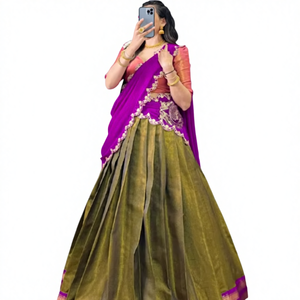 Lahenga Choli Dupatta en tissage Zari de Kanchipuram, style doux, ample, longueur au sol, taille naturelle pour la saison d'automne - Product Image 1