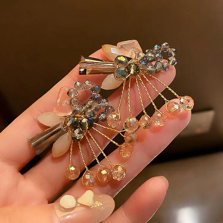 2021 Irregular ins niche design translucent crystal earrings 2020 new trendy flower shaped beaded handmade earrings for women