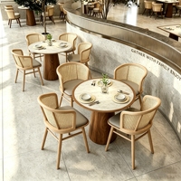 Ensemble de mobilier de restaurant moderne personnalisé en gros, thème commercial, table et chaise de café de luxe en rotin et bois massif