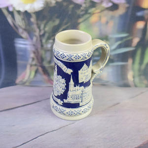 Chope à bière classique en porcelaine du Fujian - Relief de la porte de Viru et de la cathédrale d'Alexandre-Nevski - Product Image 5