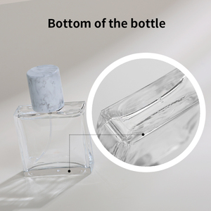 Flacon de <span class=keywords><strong>parfum</strong></span> de luxe 30 ml en verre transparent carré plat avec bouchon marbré, pulvérisateur à pompe, rechargeable, impression sérigraphique, gravure, finition argentée - Product Image 5